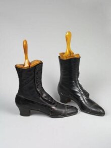 Pair of Boots thumbnail 1