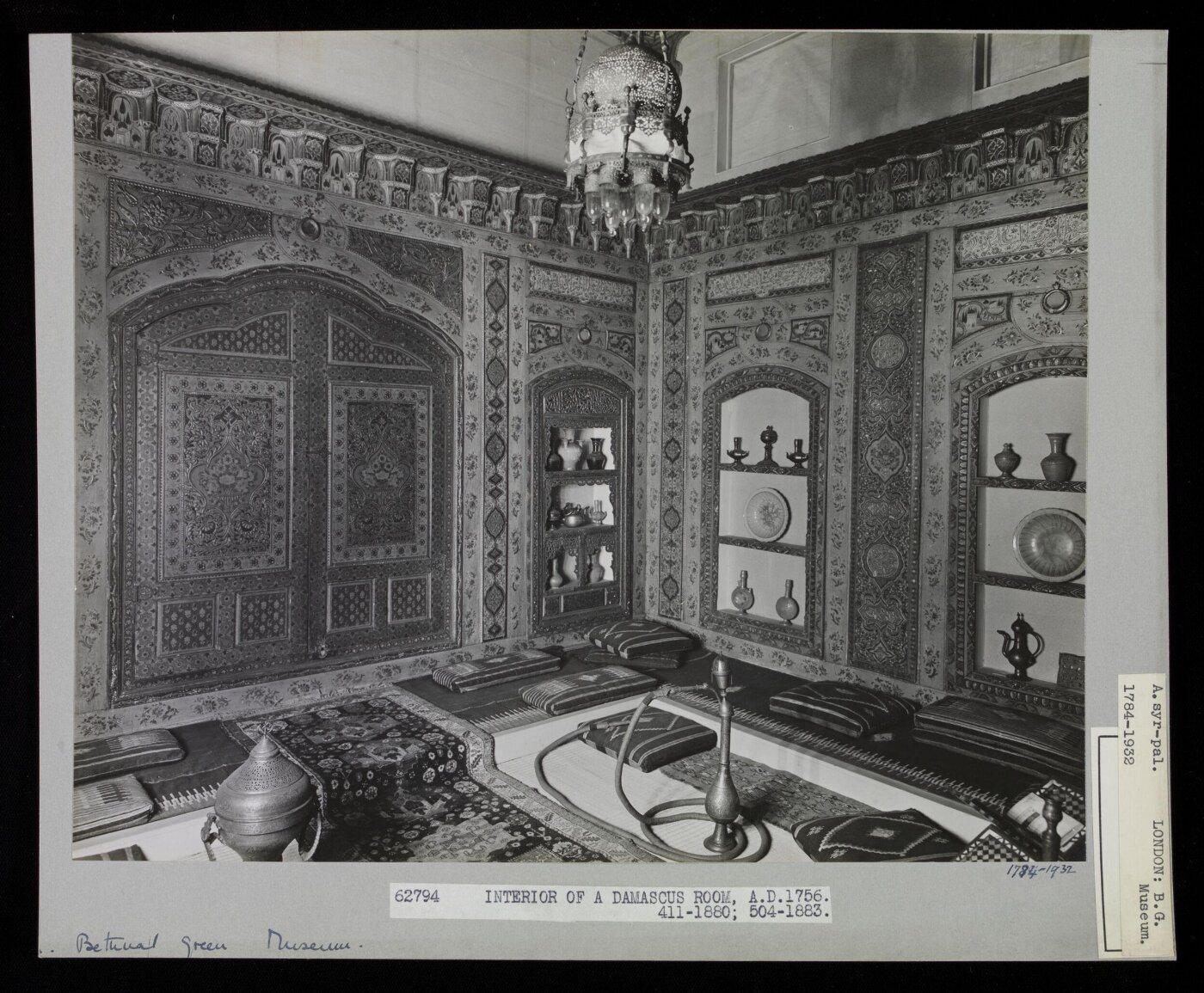 unknown, Photograph of a Damascus-themed interior at the Bethnal Green Museum