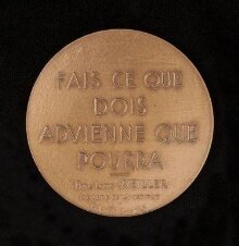 Medallion presented to Vivien Leigh thumbnail 1