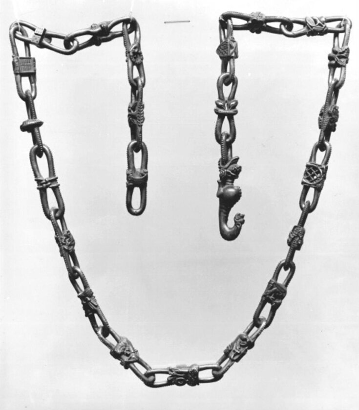 Chain Girdle top image