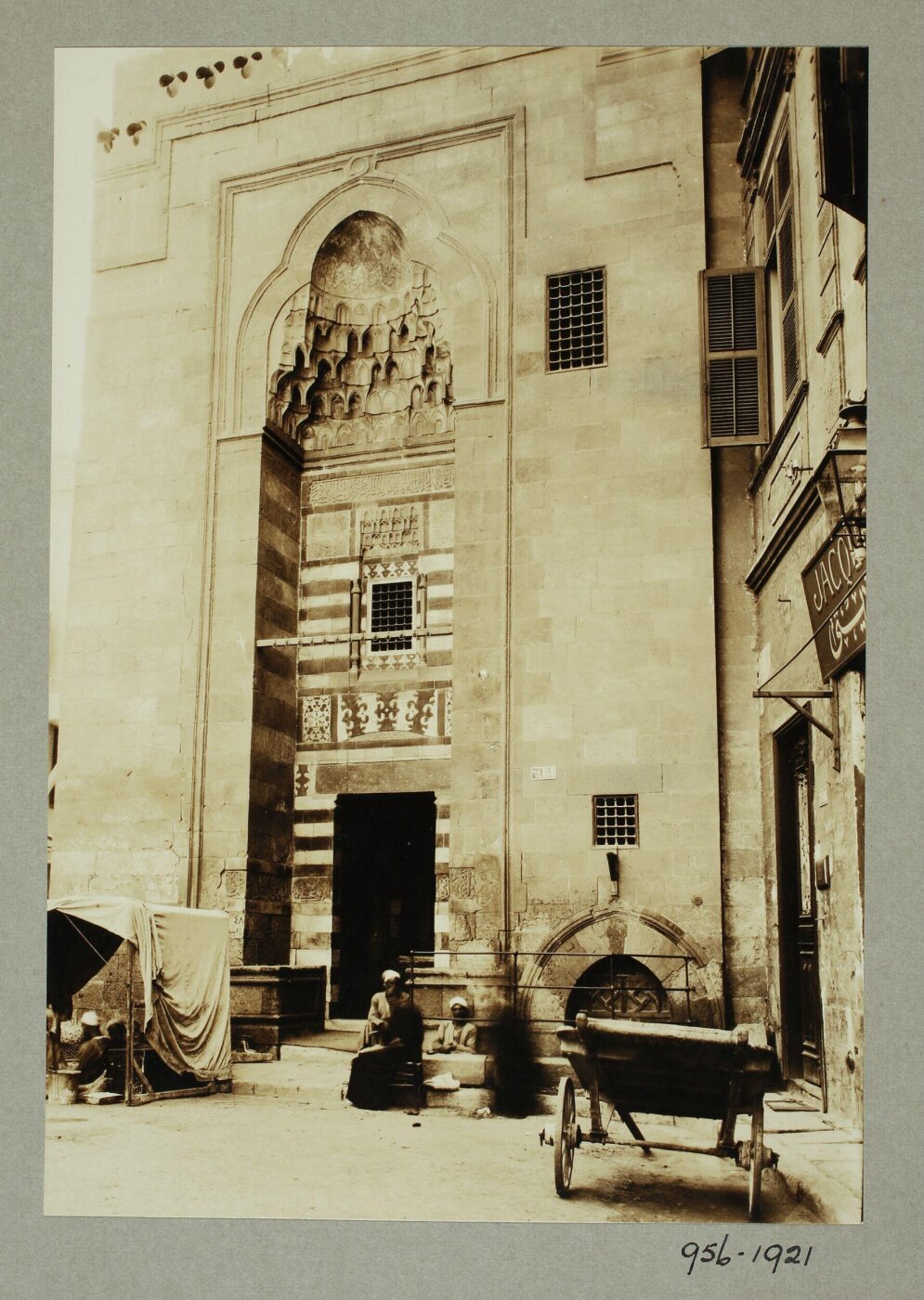 K.A.C. Creswell, The entrance of the mosque of Qadi Yahya Zayn al-Din at Bayn al-Nahdayn, Cairo