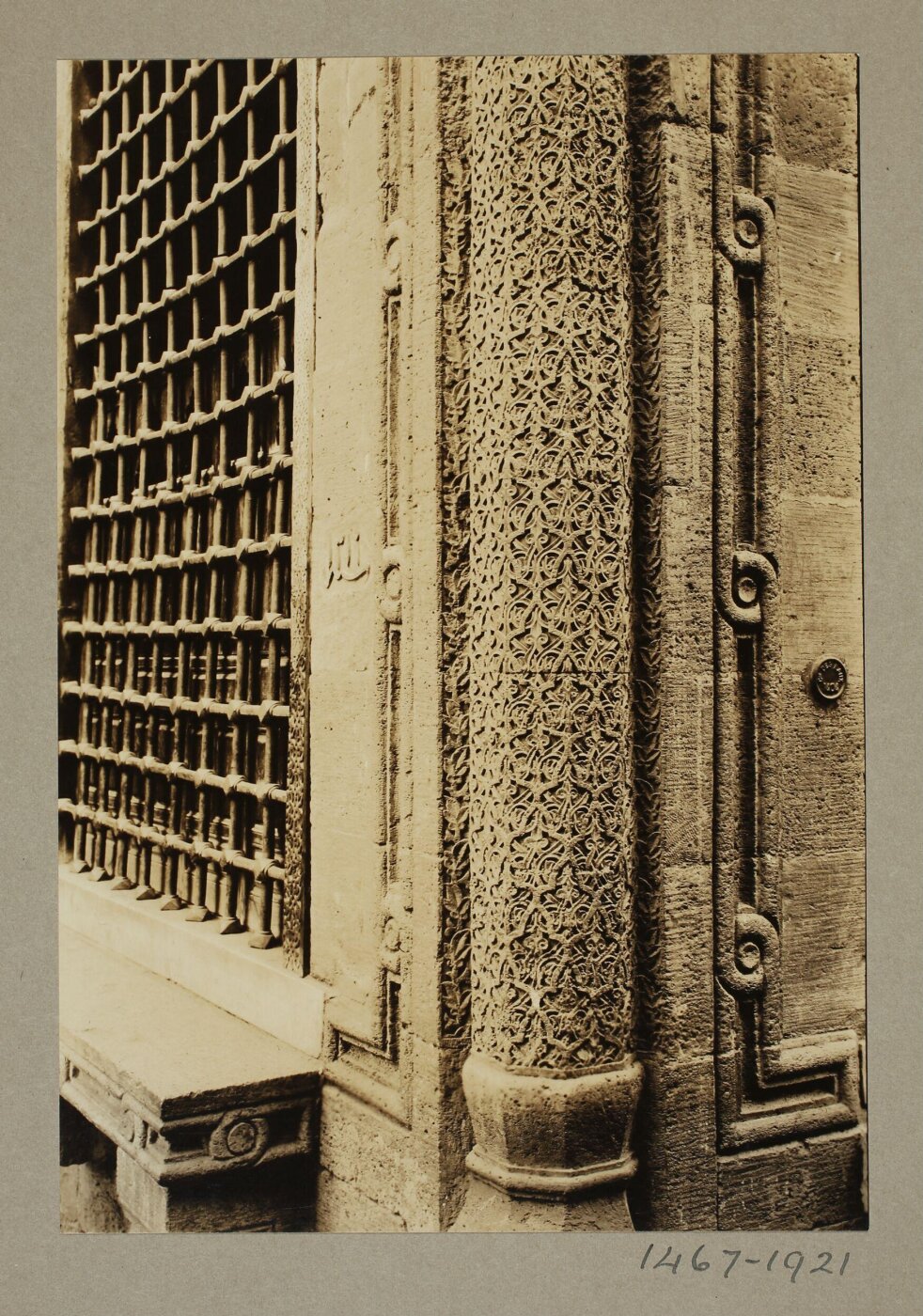 K.A.C. Creswell, Column details at the angle of the sabil at the funerary mosque of Mamluk Amir Qijmas al-Ishaqy (Abu Hurayba), Cairo