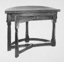 Gate-Leg Table thumbnail 1