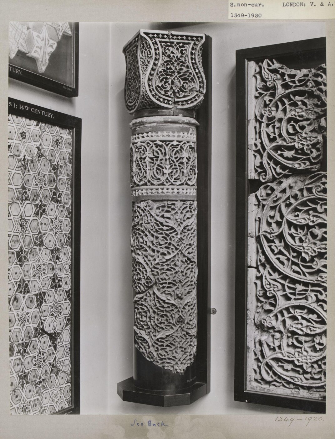 Unknown, Tilework, capital and part of a column, from the tomb of Bairam Khuli Khan at Fathabad near Bukhara, Turkestan, 14th or 15th century, V&A Museum, London