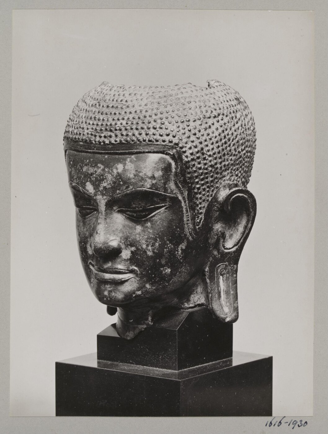 Unknown, Cambodian bronze sculpture of Buddha head, ca. 13th century A.D., V&A Museum