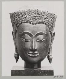 Head of the Buddha thumbnail 1