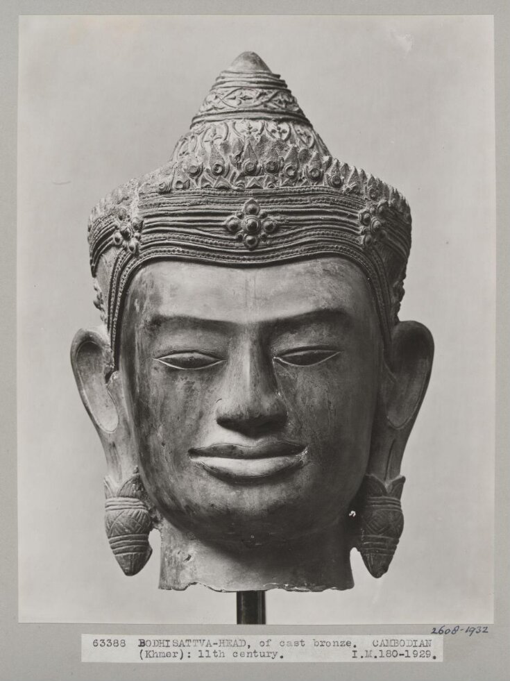 Cambodian bronze sculpture of head of Bodhisattva, 11th century A.D., V&A Museum, London top image