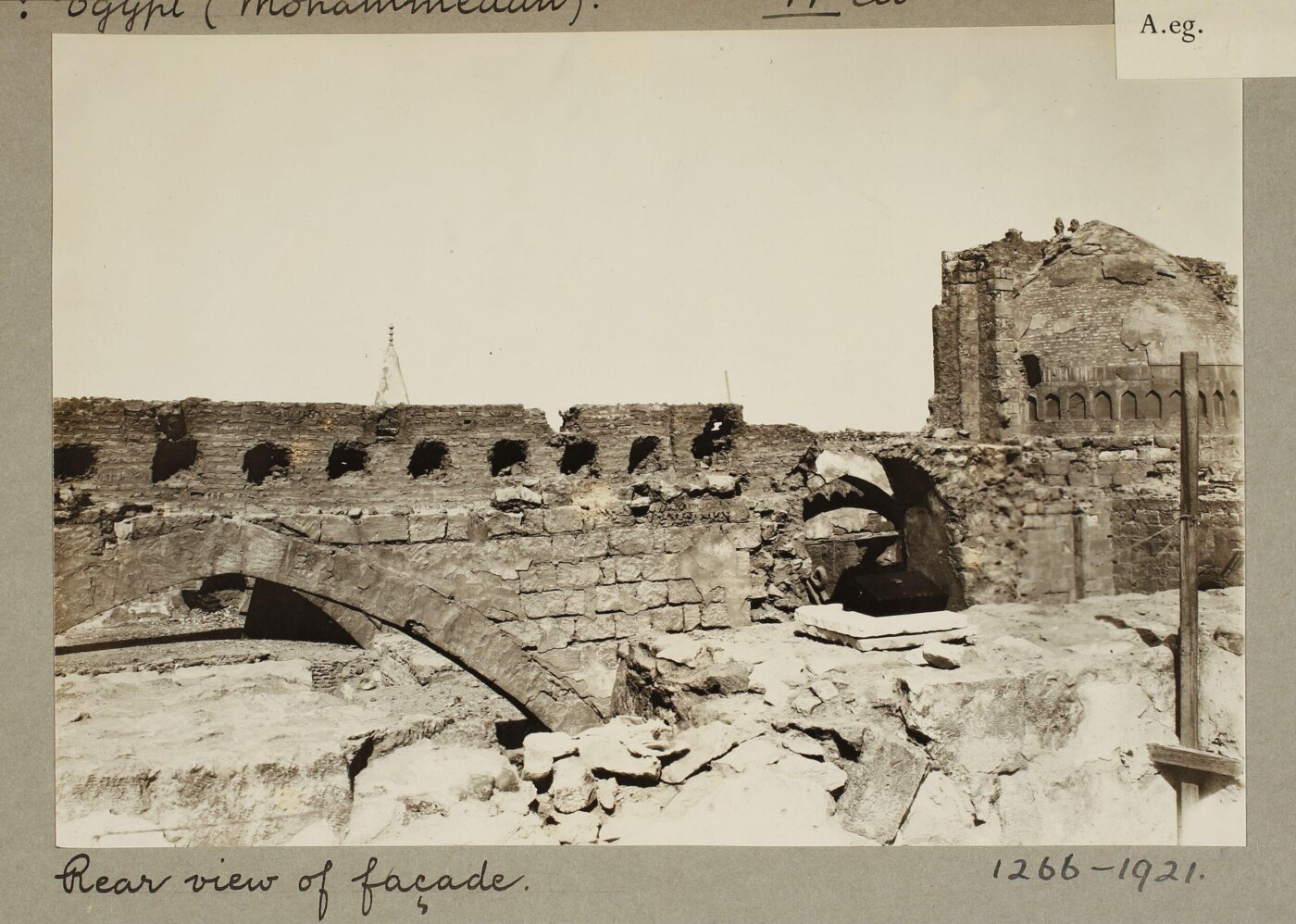 K.A.C. Creswell, Rear view of the bimaristan (hospital) of Mamluk Sultan al-Mu'ayyad Shaykh, Cairo
