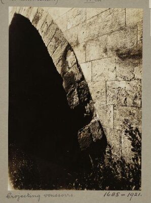 Projecting voussoirs at the bridge of Abu'l Munajja, Qalyub