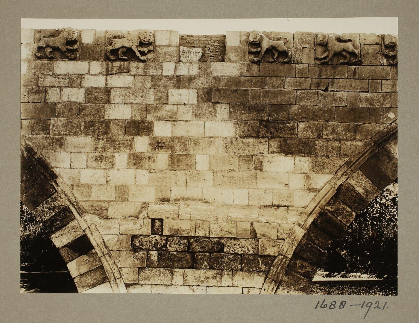K.A.C. Creswell, North side of the bridge of Abu'l Munajja with the lions of Bibars, Qalyub