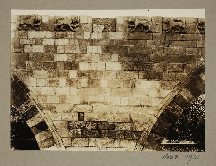 North side of the bridge of Abu'l Munajja with the lions of Bibars, Qalyub top image