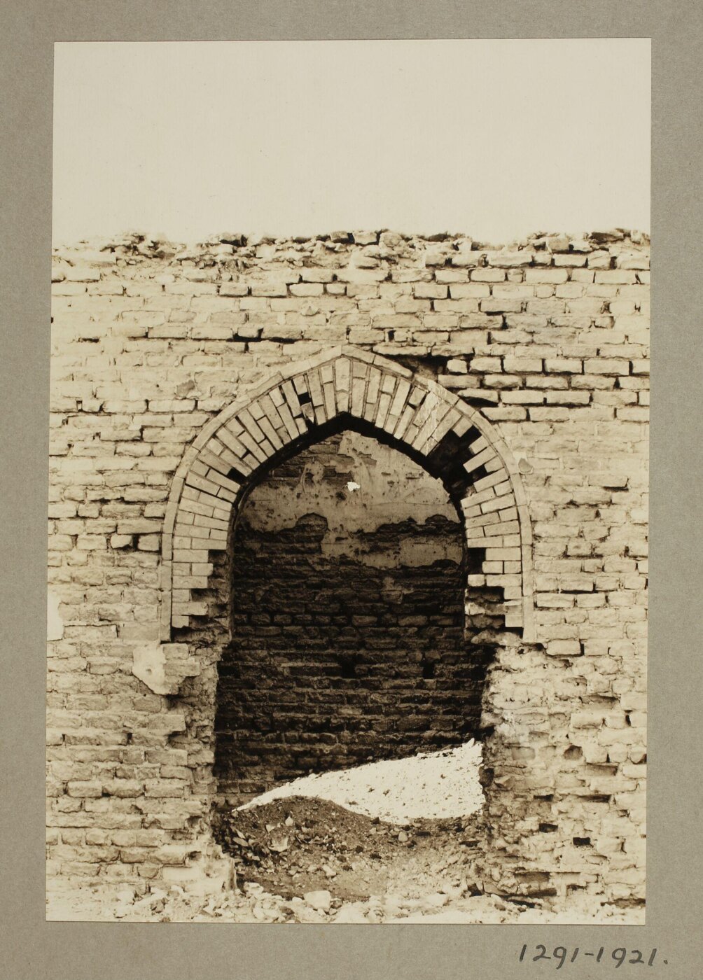 K.A.C. Creswell, Doorway in courtyard at the tomb of Abu Ali, Cairo