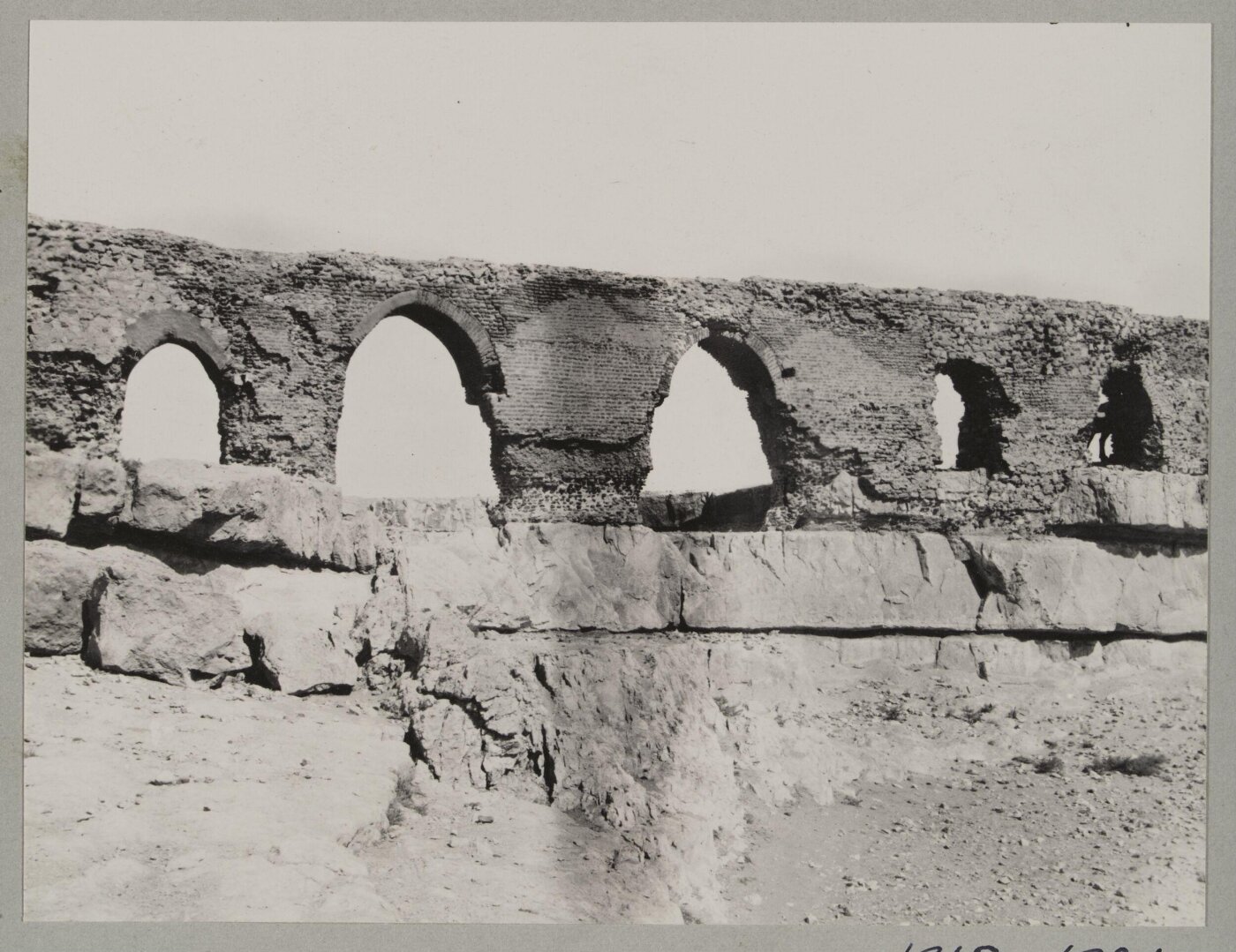 K.A.C. Creswell, Arches of the aqueduct of Ibn Tulun (Basatin) crossing a valley, Cairo