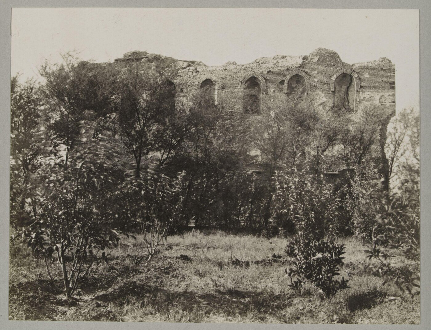 K.A.C. Creswell, Fron og water mill tower of the aqueduct of Ibn Tulun (Basatin), Cairo