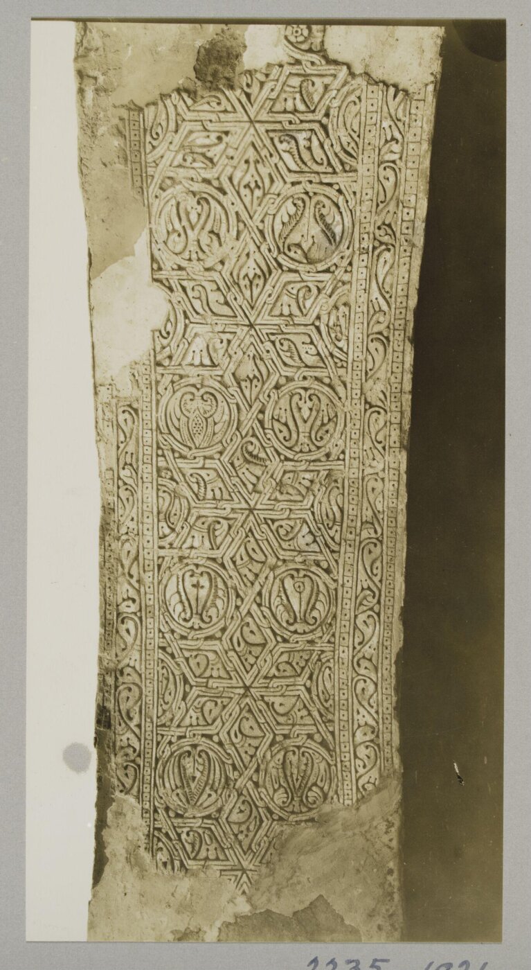 K.A.C. Creswell, Stucco ornament on arch soffit on the south side of the courtyard of the mosque of Ahmad ibn Tulun, Cairo