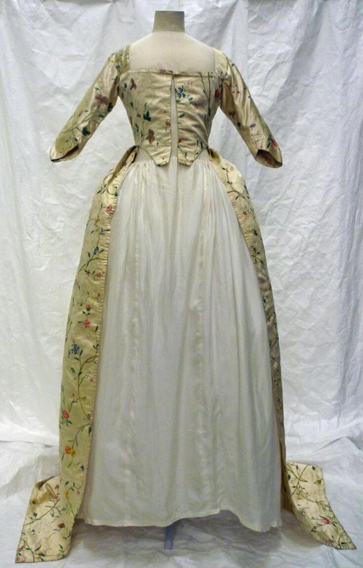 GOWN 1619 main image 0