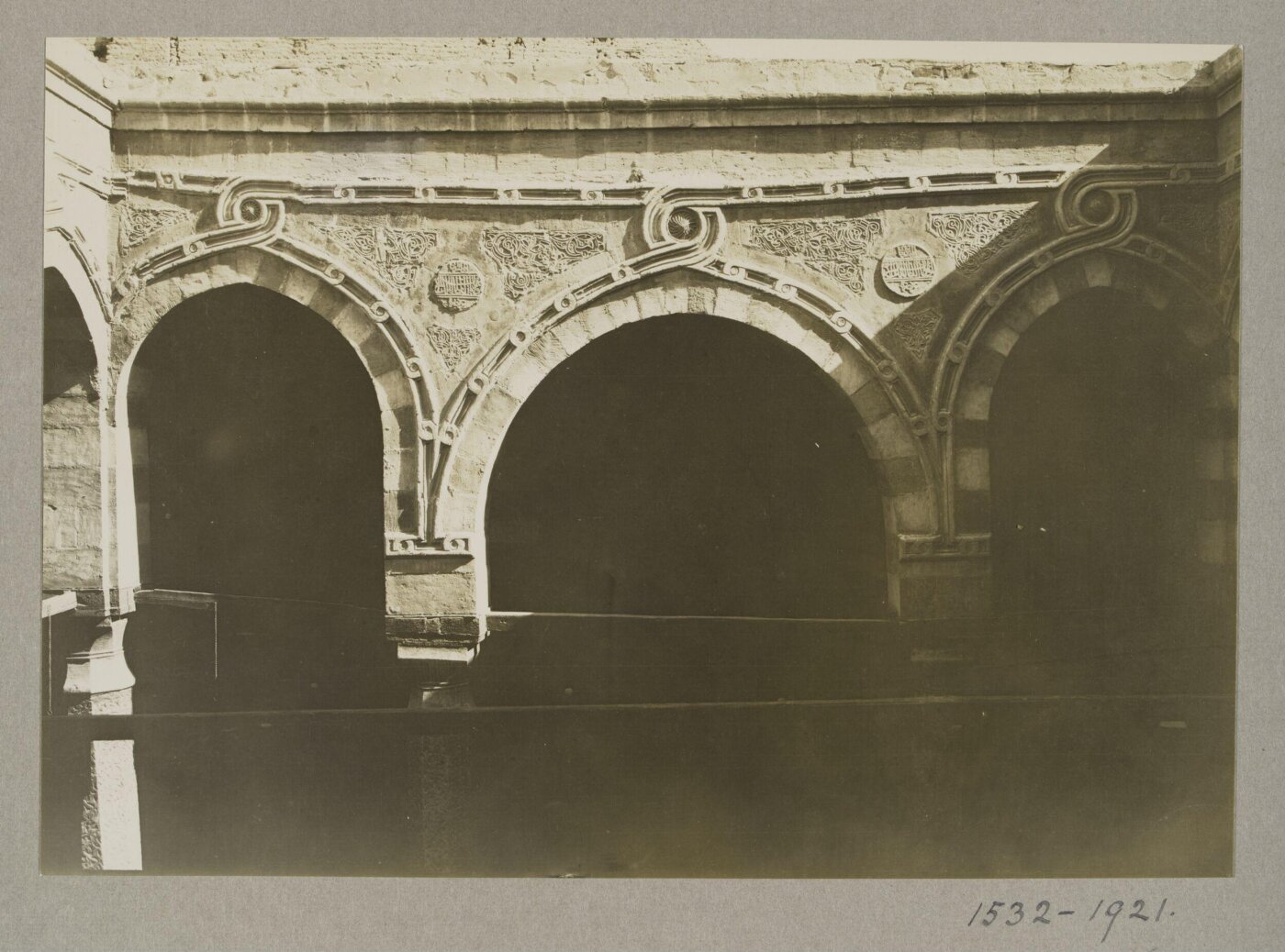 K.A.C. Creswell, Detail of sanctuary arcades from courtyard, in the mosque of Mamluk Amir Sultan Shah ibn Qara, Cairo