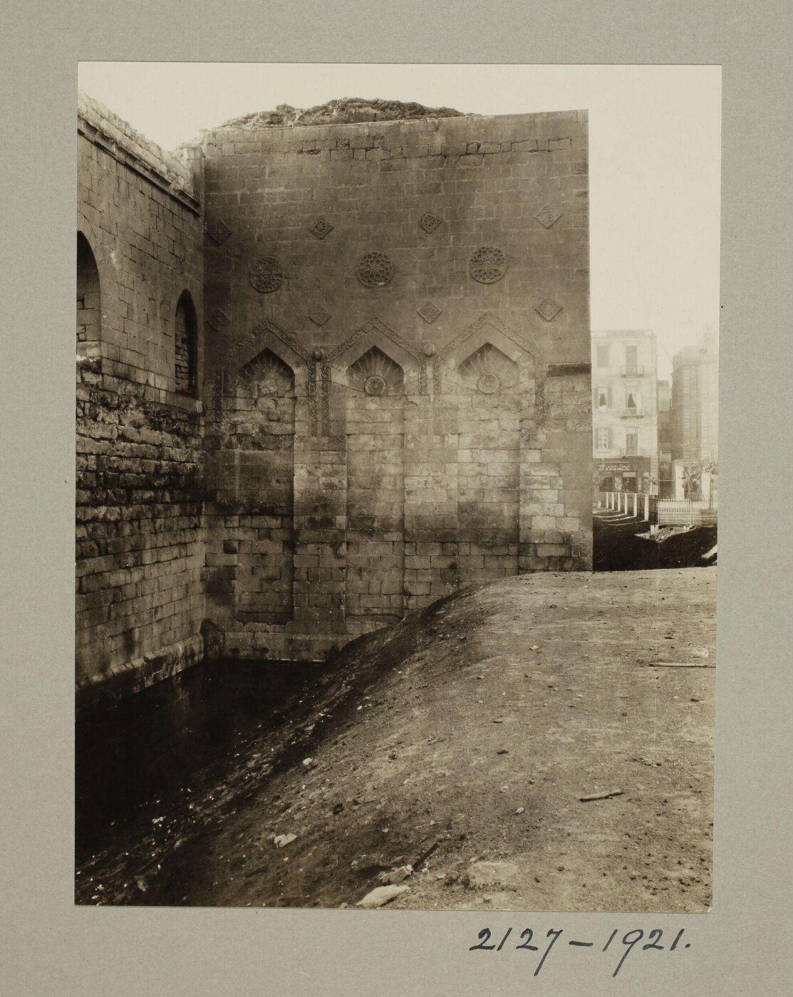 K.A.C. Creswell, Northwest entrance of the mosque of Mamluk Sultan al-Zahir Baybars, Cairo