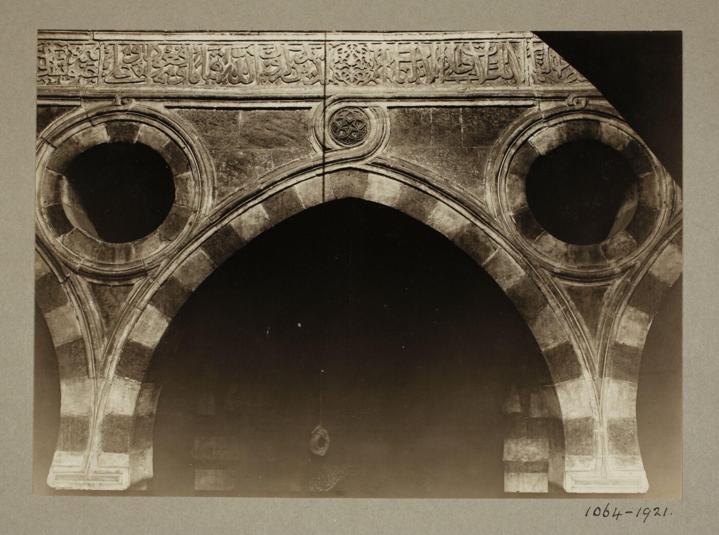 K.A.C. Creswell, Arcade of qibla iwan at the mosque and mausoleum of Mamluk Amir Janim al-Bahlawan, Cairo