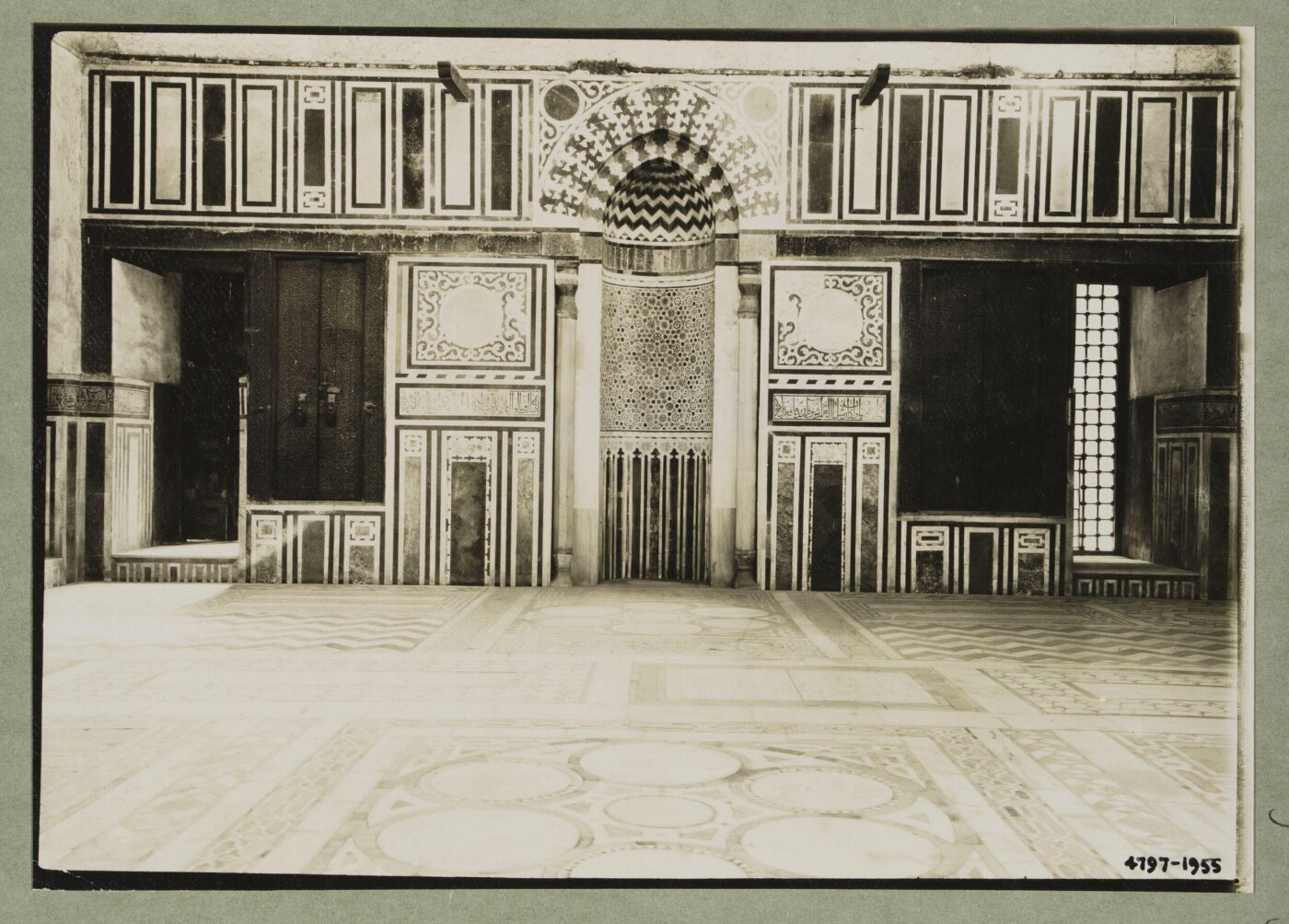 K.A.C. Creswell, Interior façade with mihrab in the mausoleum of Mamluk Sultan Qansuh al-Ghawri, Cairo