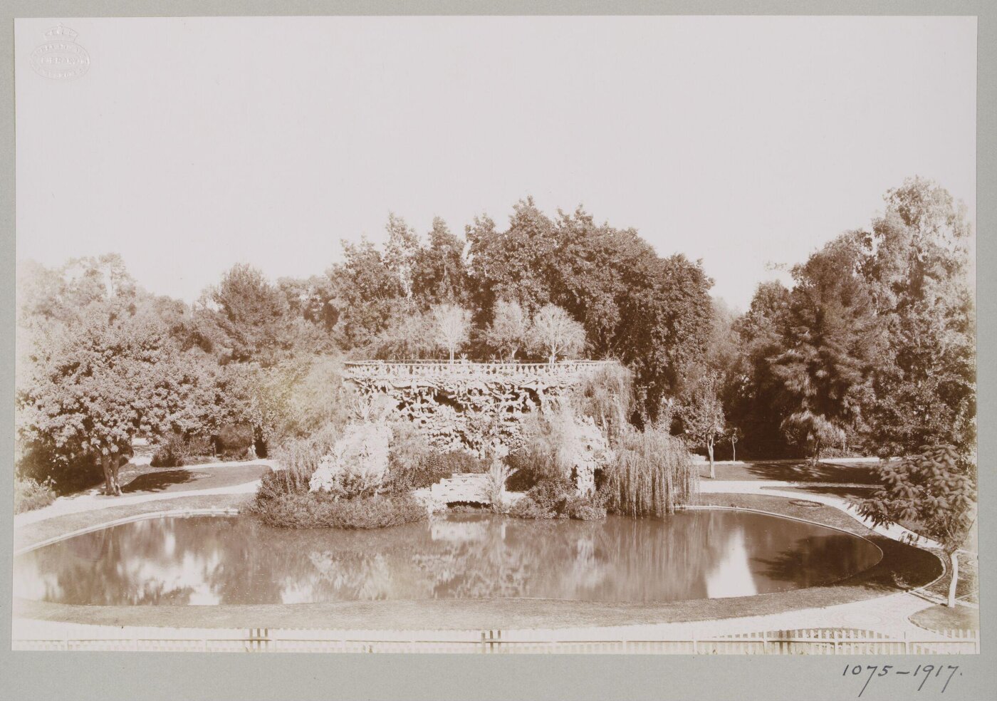 Unknown, A fountain in a park (probably Azbakiyya), Cairo