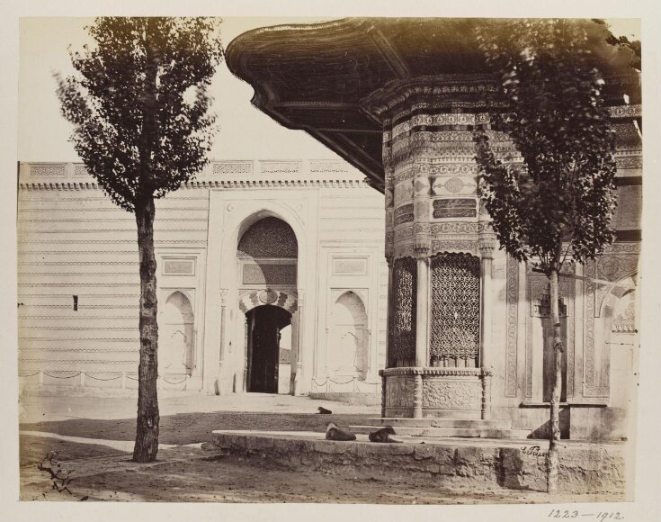 The entrance of the Topkapi Palace and the drinking fountain, Istanbul top image