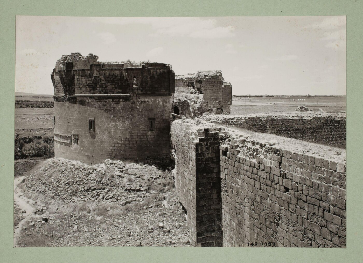 K.A.C. Creswell, Tower in City Walls, Diyarbakir