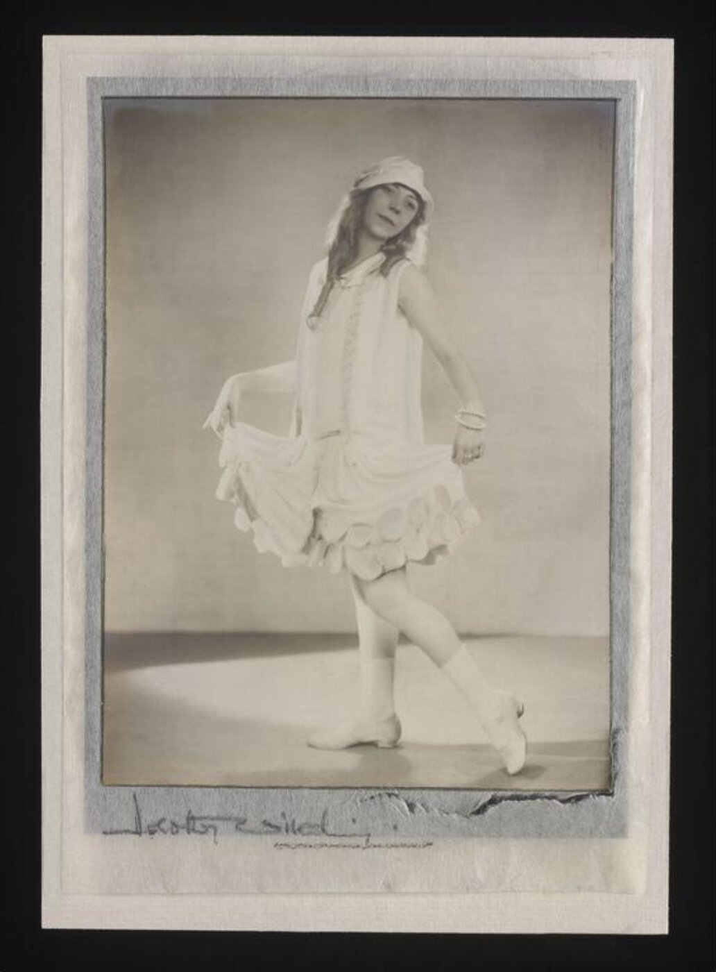 Wilding, Dorothy, Camilla Feo