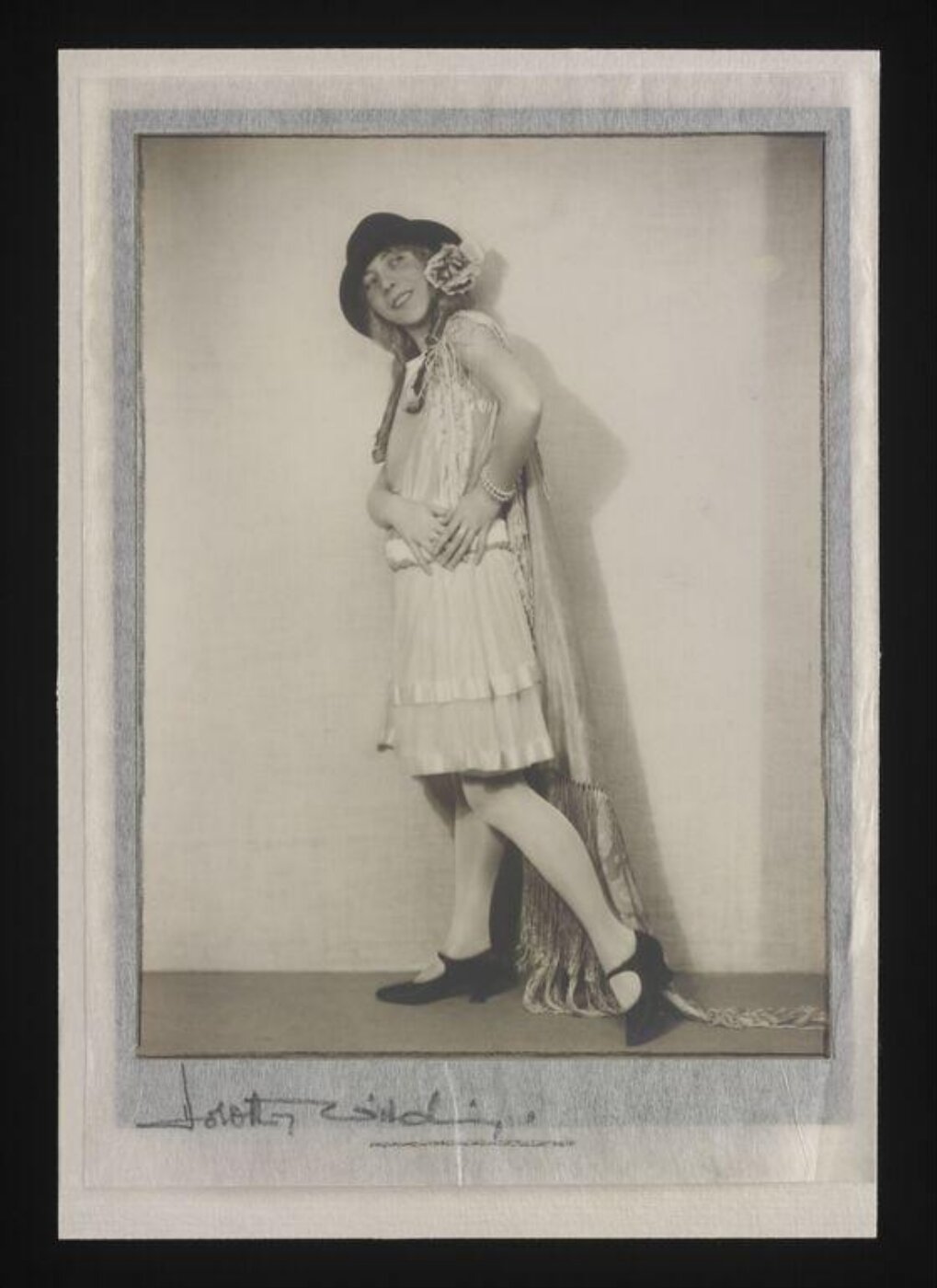 Wilding, Dorothy, Camilla Feo