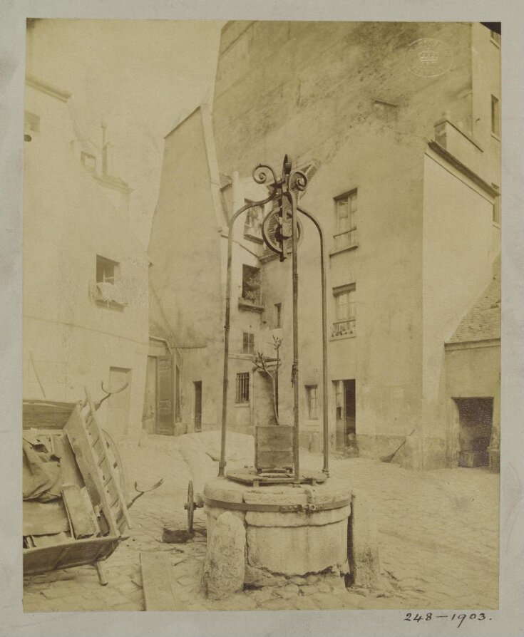 Well head and pulley, Rue St. Jacques top image