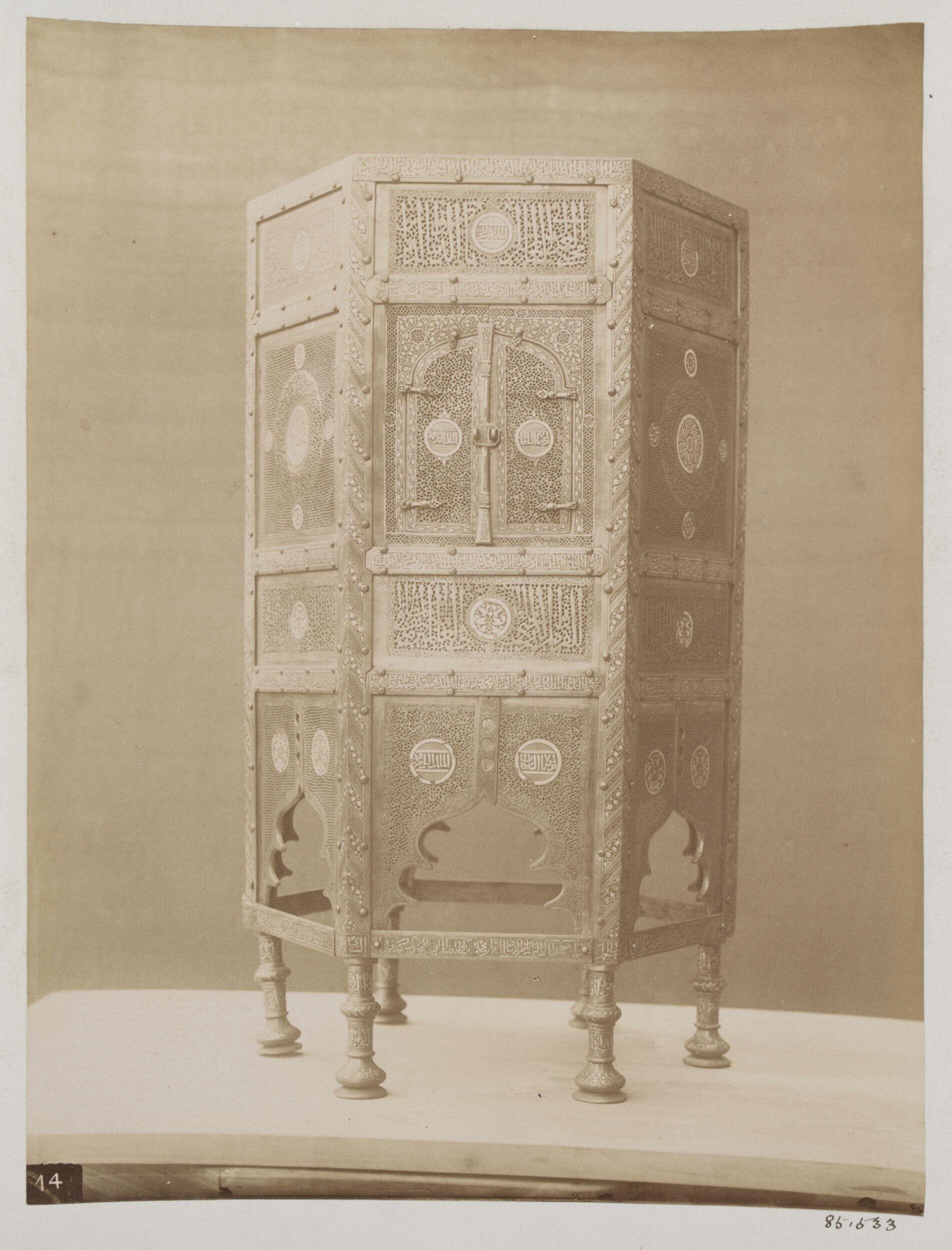 Arab Art Museum, Table of silver and brass filigree with the name of Mamuk Sultan Mohamad-ibn Kalaoun [ Sultan al-Nasir Muhammad b. Qalawun], 13th century