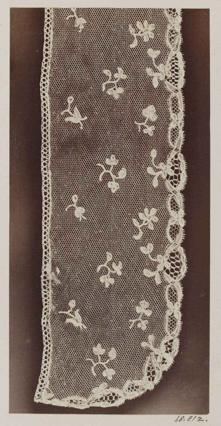 Lace, a piece.  Brussels bobbin.  Period of Louis XVI.  Flemish, late 18th century top image