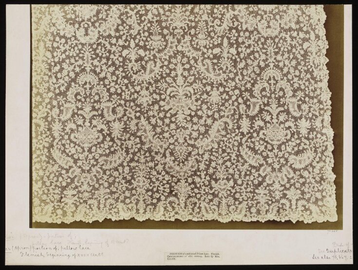 Portion of a tablier of Pillow Lace.  Flemish.  Commencement of 18th century top image