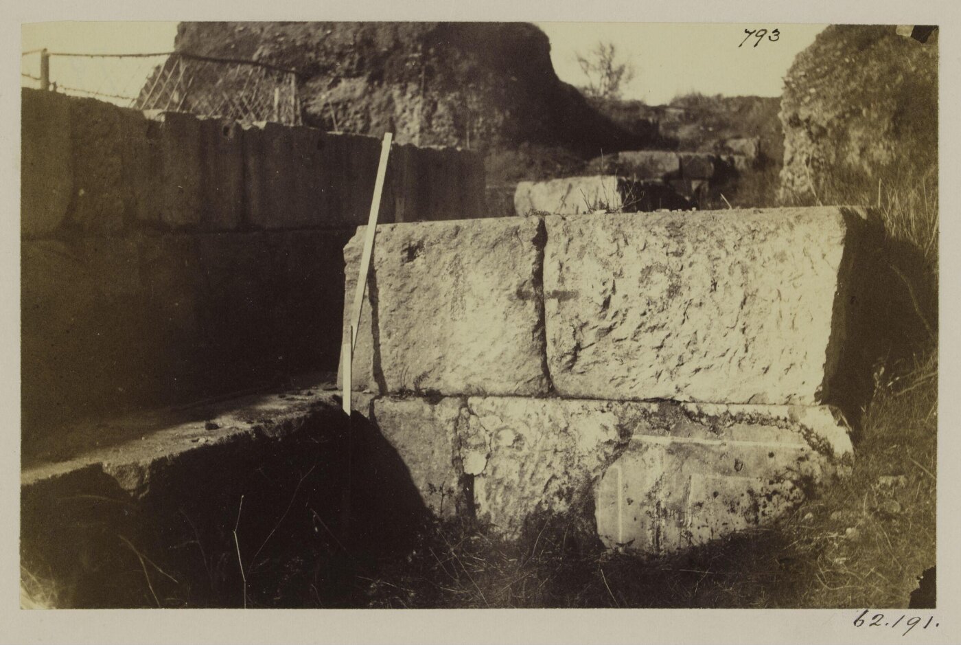 Parker, John Henry, Construction of the Wall and Agger of Servius Tullius, with Painting of a Chamber in a House of the early Empire built up against it, on the exterior of the ancient City, (destroyed in 1870).