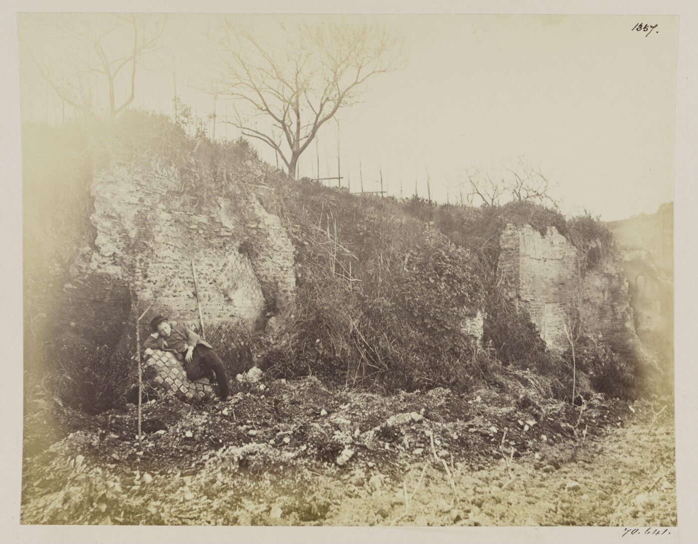 Parker, John Henry, General Views - Walls of Houses of the Empire, with Opus Reticulatum, and of the Middle Ages, built against a cliff behind S. Cesareo, south of the Thermae of Caracalla