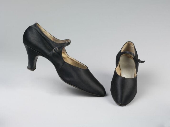 clarks v&a collection