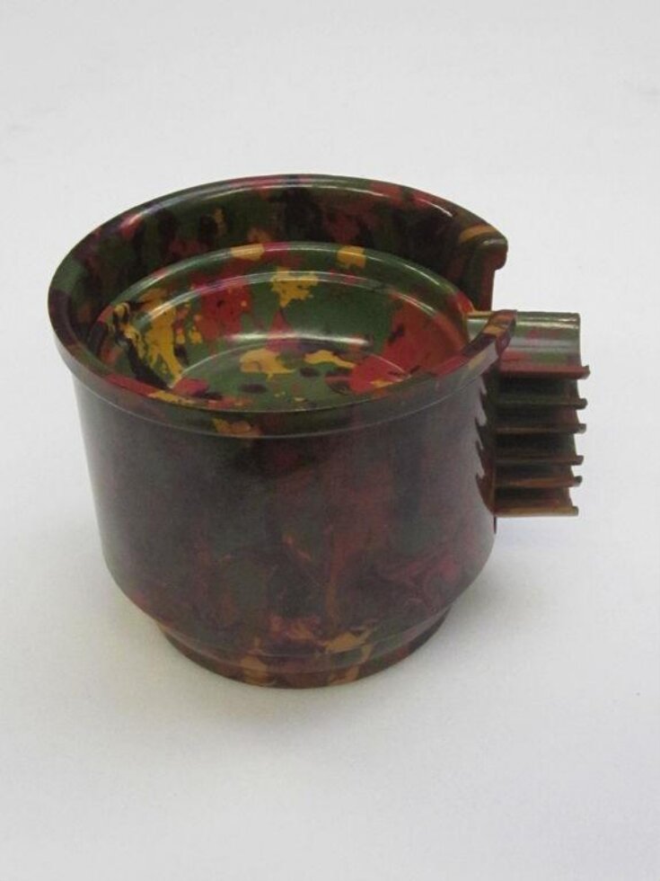 Set of Ash Trays in a Holder top image
