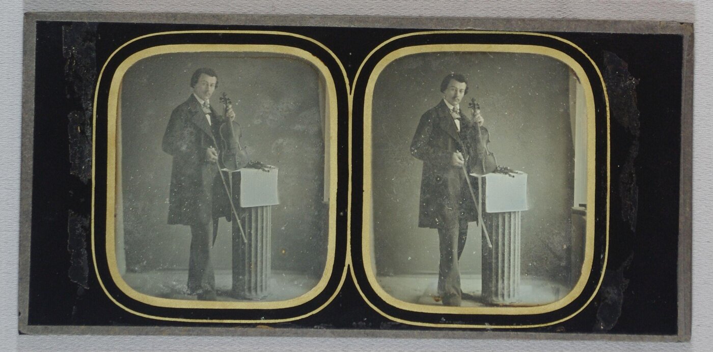 Unknown, Portrait of a man holding a violin and bow