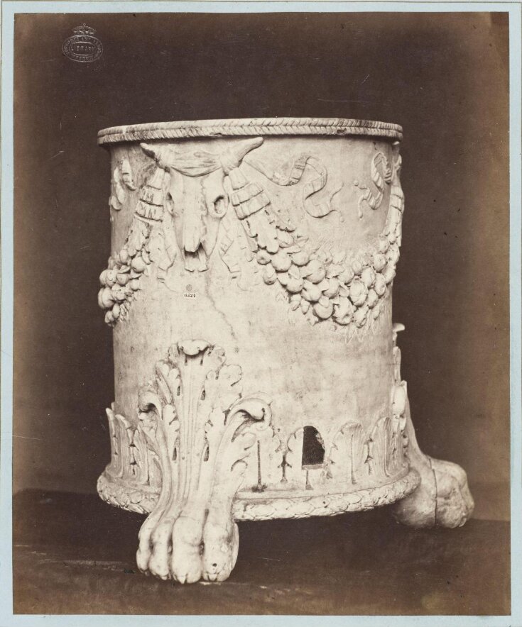 Marble socle ornamented in bas-relief top image