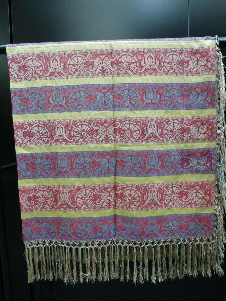 Shawl top image