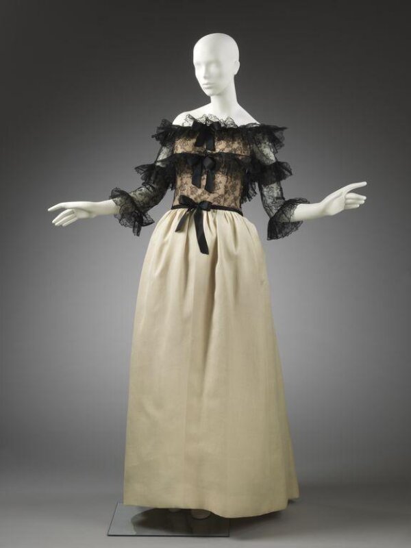 Evening dress - Cristobal Balenciaga — Google Arts & Culture