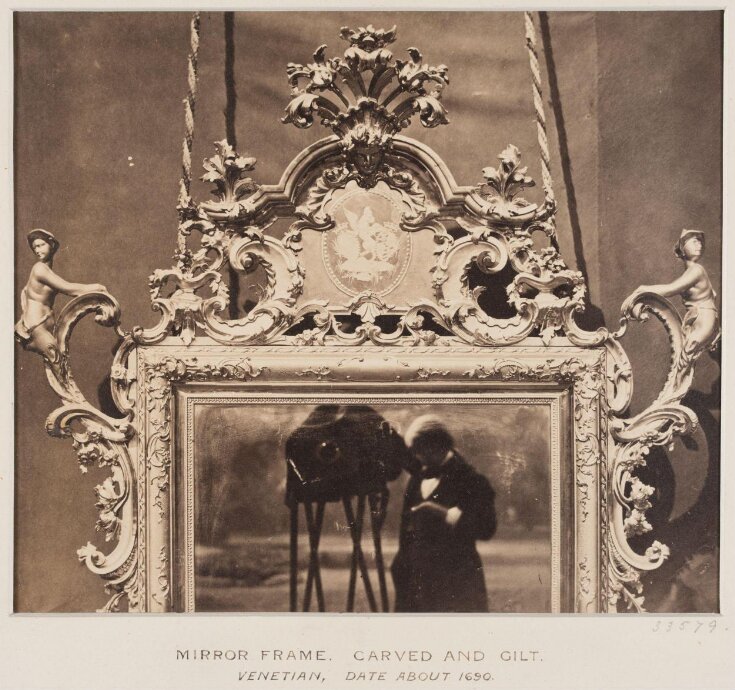 Victoria & Albert Museum V & A Compact Mirror with Designer Vintage Print