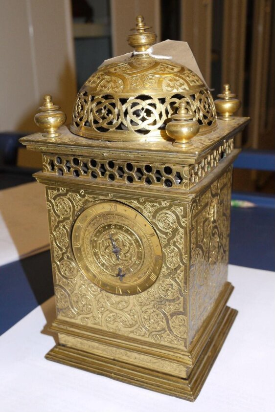 Clock — 1600-1700