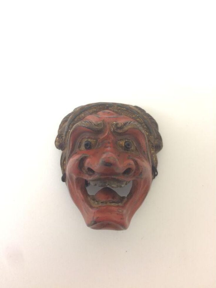 Model Mask top image