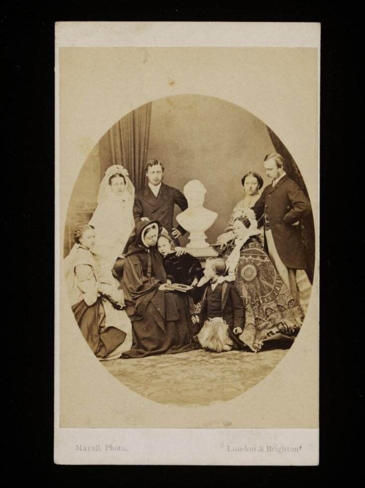 Photograph of Unknown Family top image