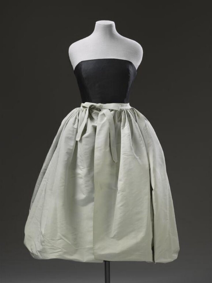 Evening skirt/cape (silk grosgrain) image