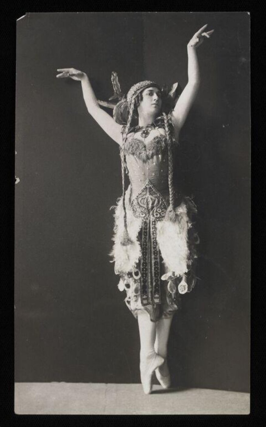 Hoppé, Emil Otto, The Firebird