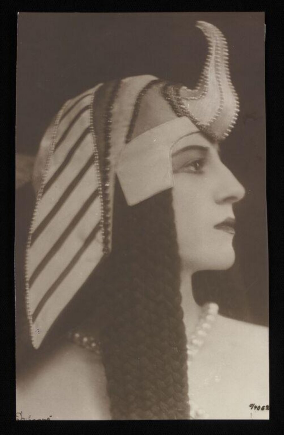 Hoppé, Emil Otto, Cleopatra