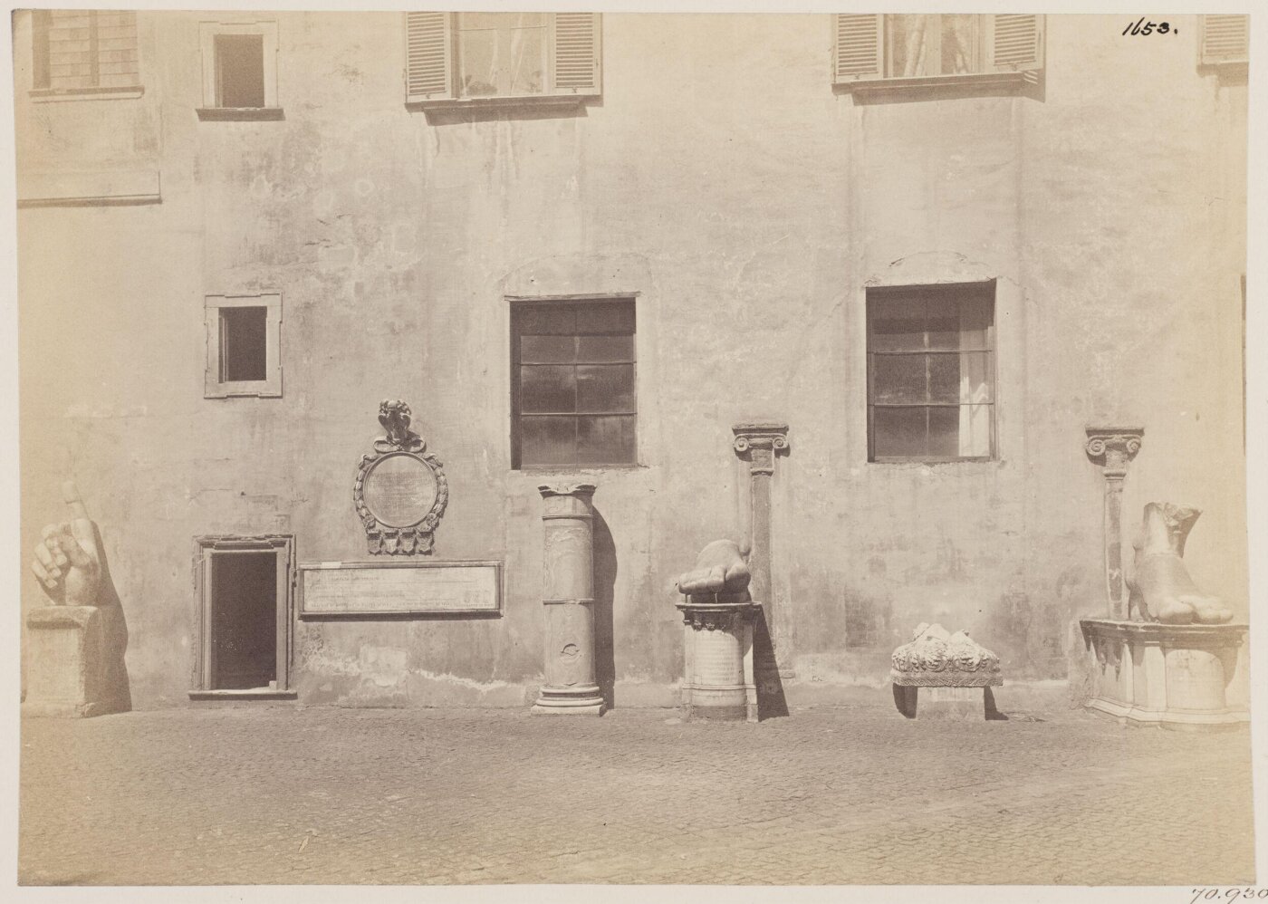 Parker, John Henry, Sculpture - View on the right side of the Court-yard of the Palazzo de' Conservatori on the Capitol, shewing fragments of colossal Statues