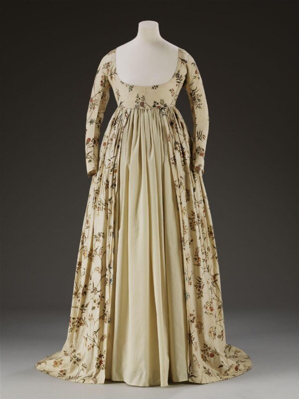 Esme＋Spectacular Historical Gown default.jpg